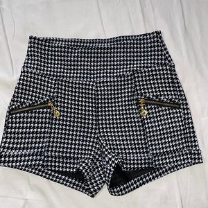 Super cute high waisted shorts